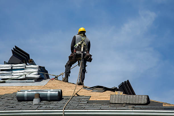 Professional Gutter Installation technician working in Ephrata, WA